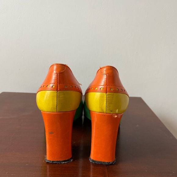 The perfect 90’s pump. Square toe,chunky heel - Picture 3 of 4